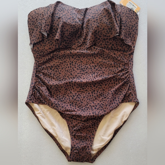 Swimsuit - Picture 2 of 4